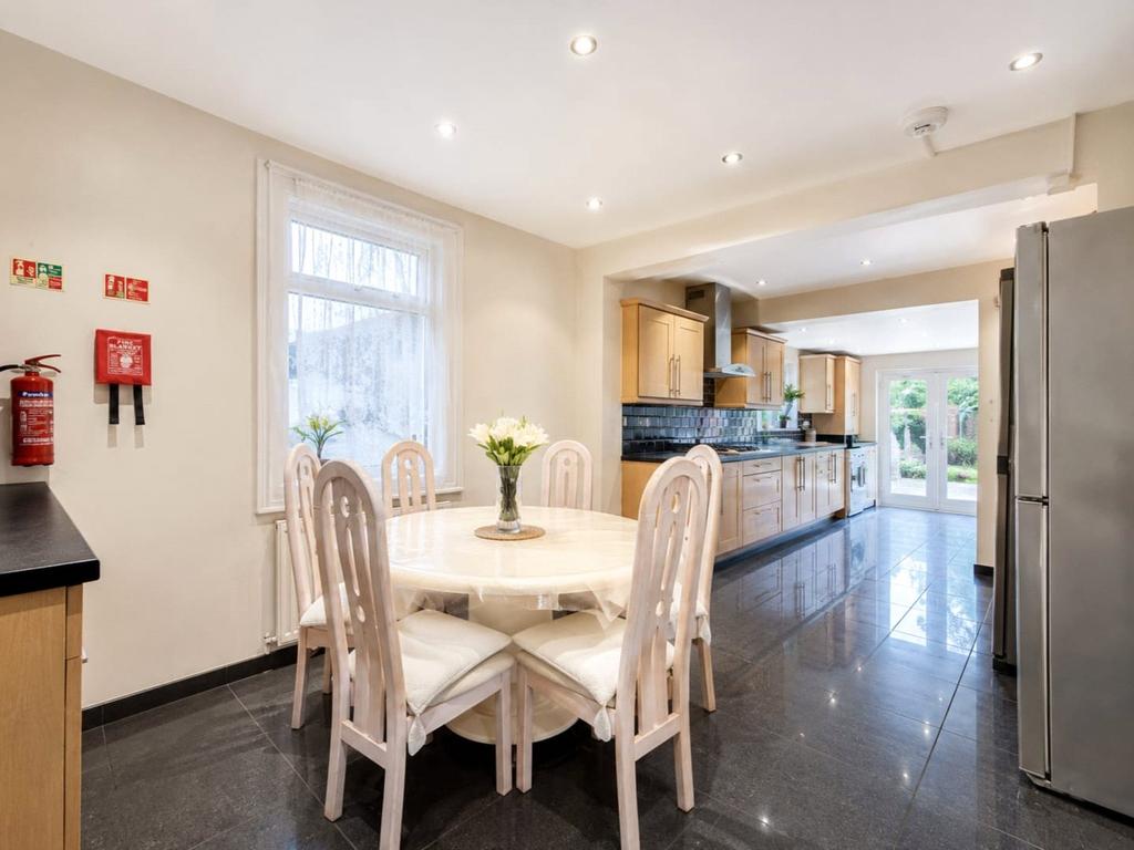 House in Hounslow - View 2