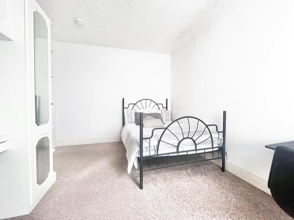 House in Hounslow - View 5