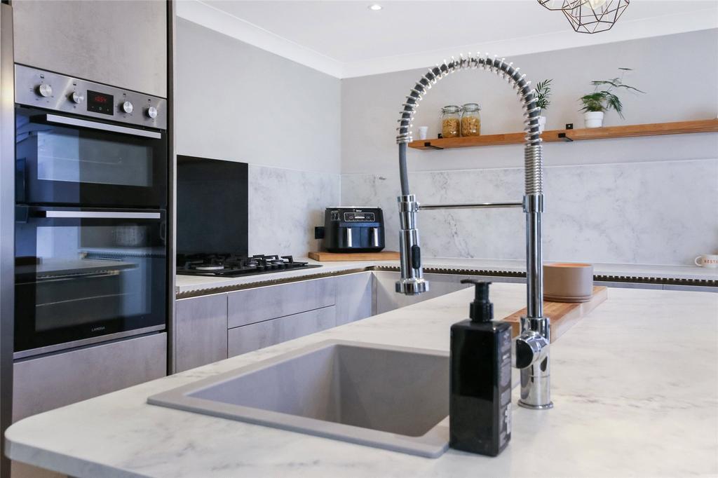 House in East Kilbride, Newlandsmuir, Mossneuk - More