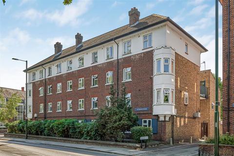 Mortlake High Street, London SW14