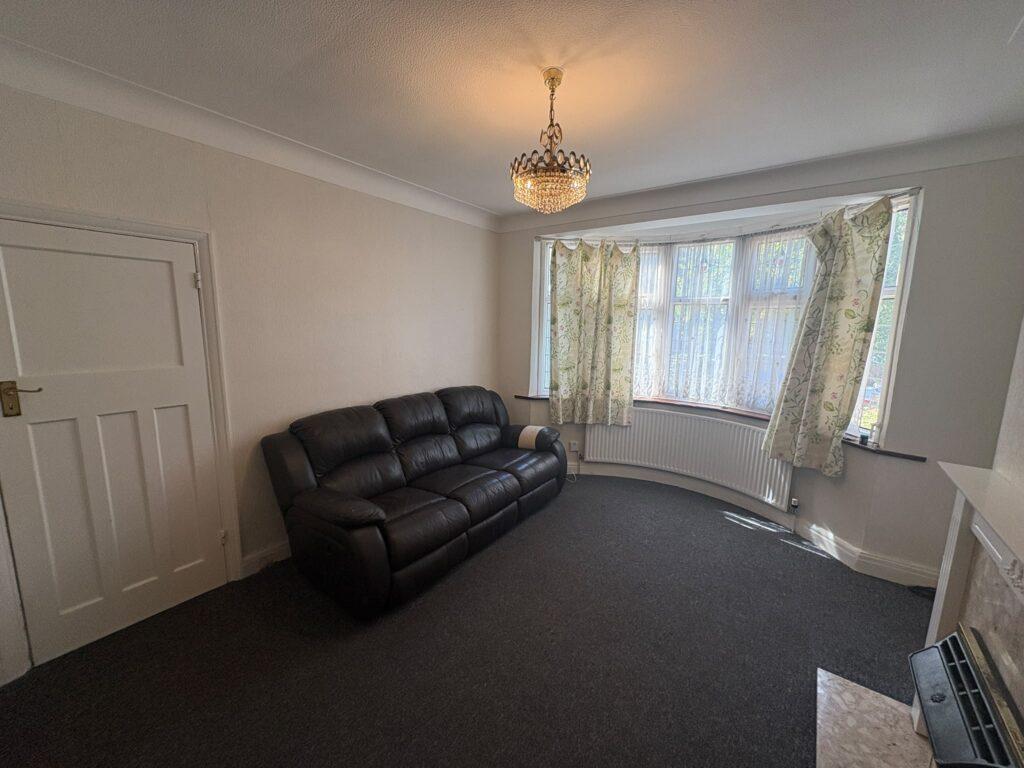 House in Chingford - More