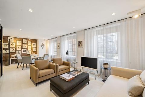 4 bedroom maisonette to rent, Swan Court, Chelsea Manor Street, Chelsea, London SW3