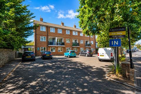 2 bedroom maisonette for sale, Cedar Court, Boston Manor Road
