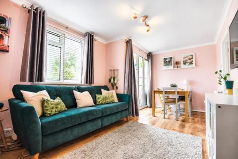 2 bedroom maisonette for sale, Cedar Court, Boston Manor Road
