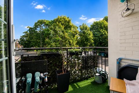 2 bedroom maisonette for sale, Cedar Court, Boston Manor Road