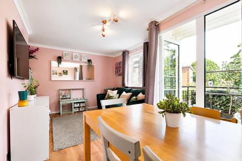 2 bedroom maisonette for sale, Cedar Court, Boston Manor Road