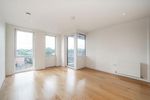 2 bedroom flat to rent, Holman Drive, Southall UB2
