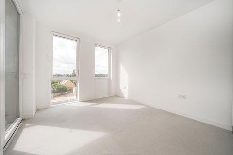 2 bedroom flat to rent, Holman Drive, Southall UB2