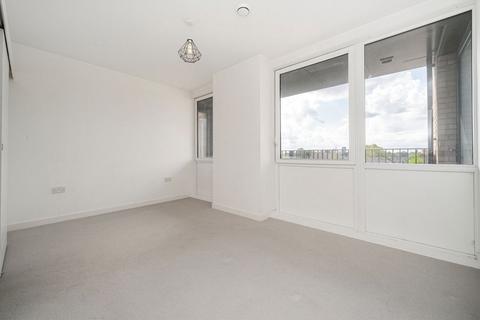 2 bedroom flat to rent, Holman Drive, Southall UB2