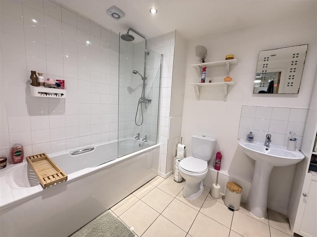 Apartment in Manchester - More