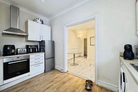 2 bedroom flat for sale, Hale Lane, London, NW7