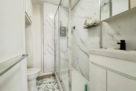 2 bedroom flat for sale, Hale Lane, London, NW7