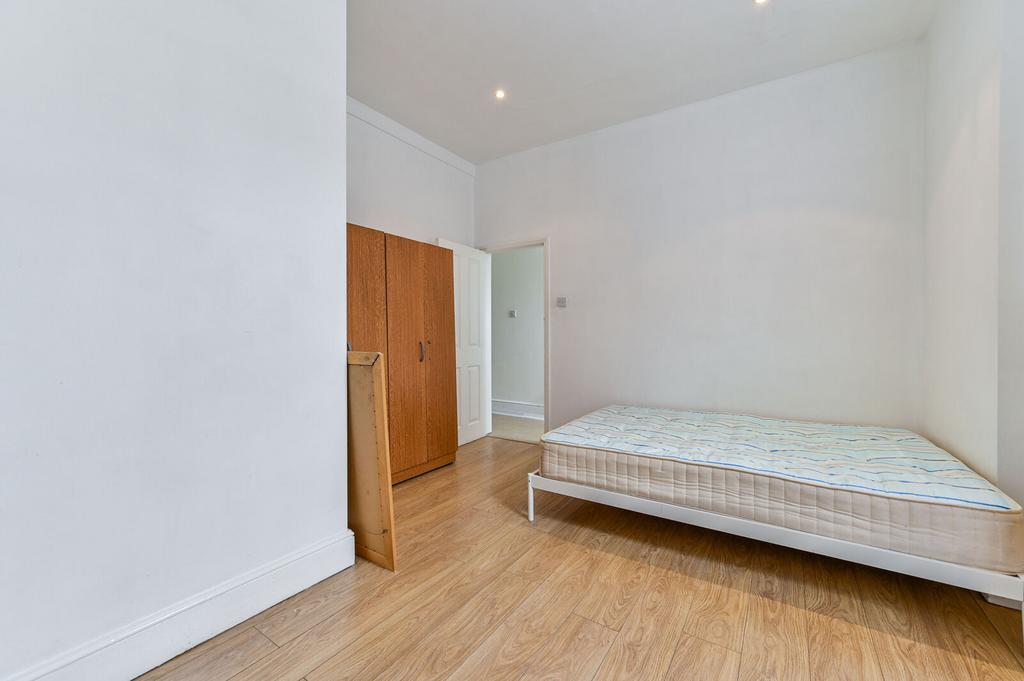 House in London - View 5