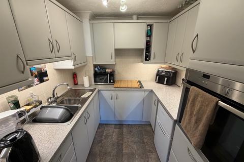 1 bedroom flat for sale, Archers Court, SALISBURY
