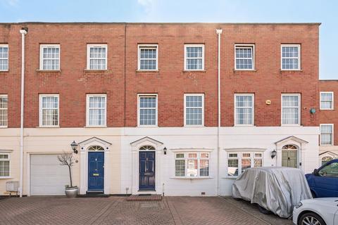 Lorian Close, North Finchley, London, N12