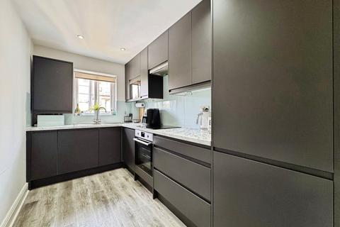 2 bedroom flat for sale, Grenville Place, Monarchs Court, NW7