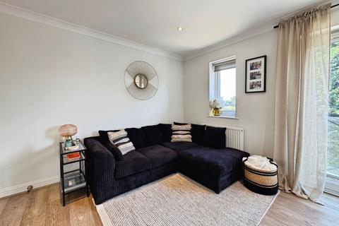 2 bedroom flat for sale, Grenville Place, Monarchs Court, NW7
