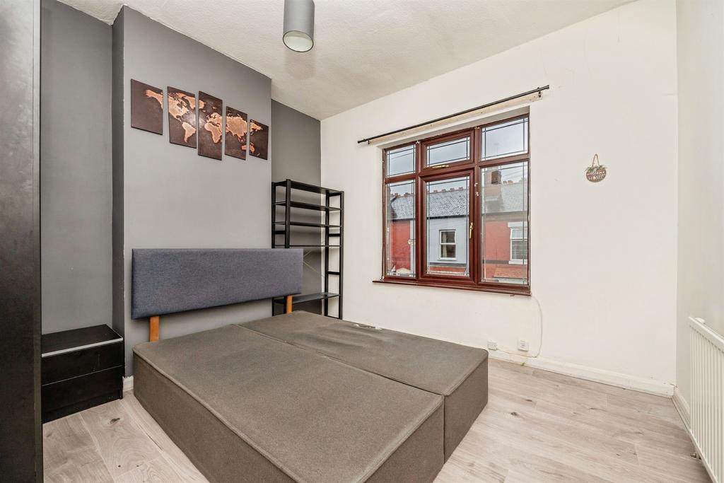 House in Birmingham, West Midlands - More
