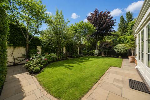 5 bedroom detached house to rent, Bainbridge Close, Ham, Richmond TW10