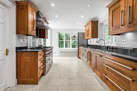 5 bedroom detached house to rent, Bainbridge Close, Ham, Richmond TW10