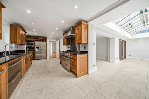 5 bedroom detached house to rent, Bainbridge Close, Ham, Richmond TW10