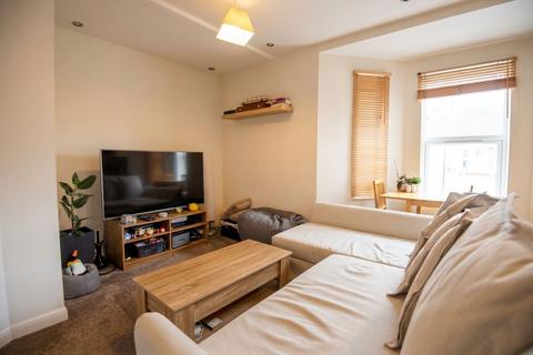 2 bedroom flat for sale, College Street, Wellingborough, NN8