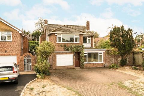 4 bedroom house to rent, Elizabeth Gardens, Sunbury-On-Thames TW16
