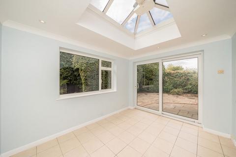 4 bedroom house to rent, Elizabeth Gardens, Sunbury-On-Thames TW16