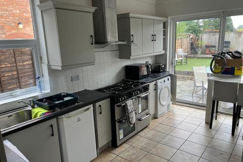 4 bedroom semi-detached house to rent, 4 Bed – Semi-Detached House – Narborough Road, Leicester, LE3 2FS. £1695 PCM