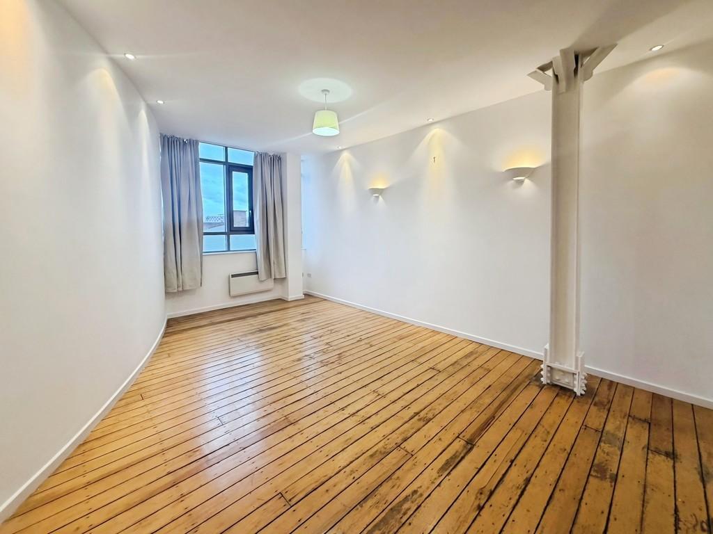 Apartment in Leeds - View 3