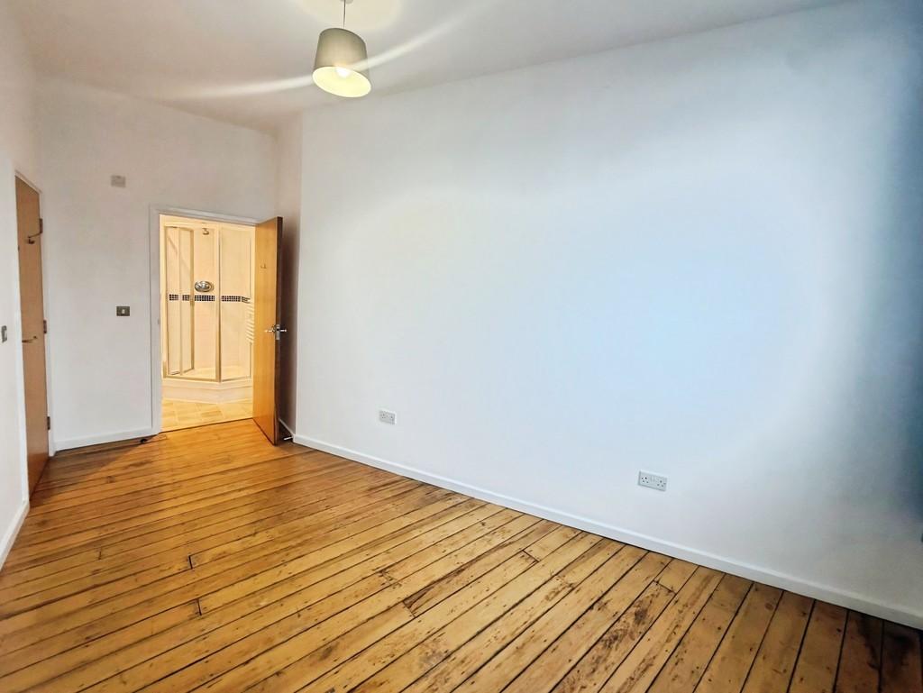 Apartment in Leeds - More