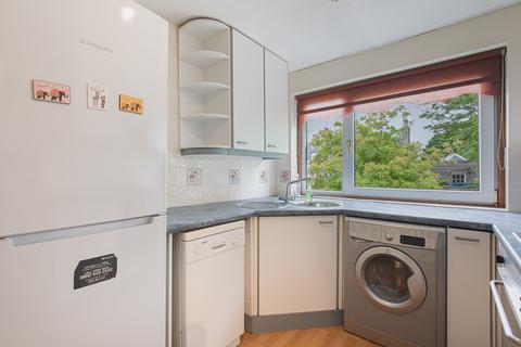 2 bedroom maisonette to rent, Rosemount Place