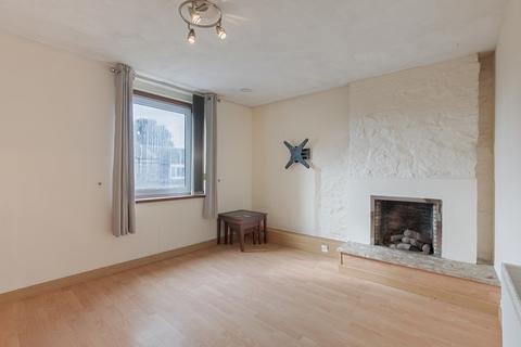 2 bedroom maisonette to rent, Rosemount Place