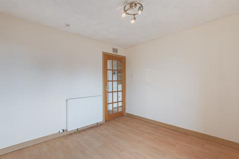2 bedroom maisonette to rent, Rosemount Place