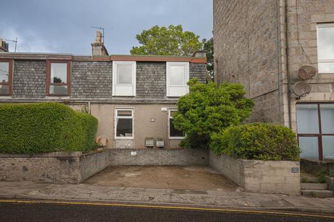 2 bedroom maisonette to rent, Rosemount Place