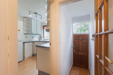 2 bedroom maisonette to rent, Rosemount Place