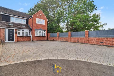 4 bedroom semi-detached house to rent, Badminton Road, Leicester
