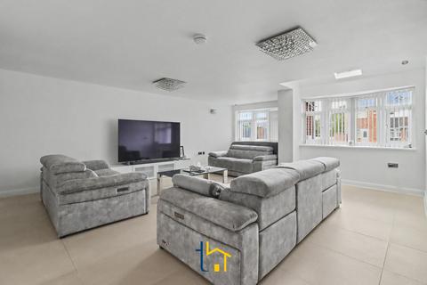 4 bedroom semi-detached house to rent, Badminton Road, Leicester