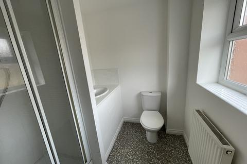 4 bedroom semi-detached house to rent, Herongate Road, Leicester