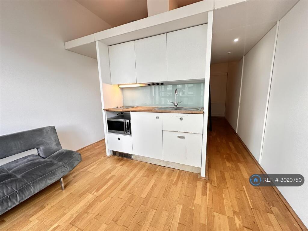 Apartment in Salford - View 5
