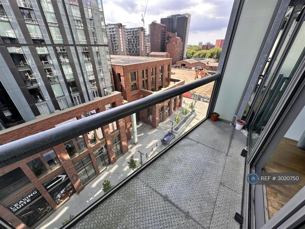 Apartment in Salford - More