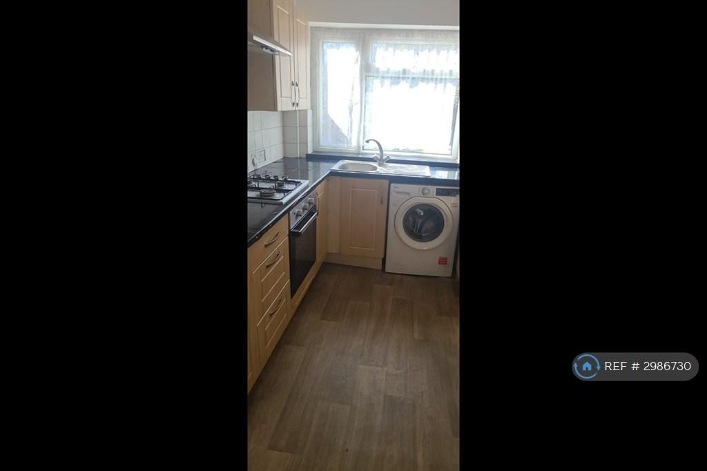 House in Sutton - View 2