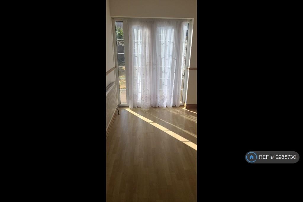 House in Sutton - View 4