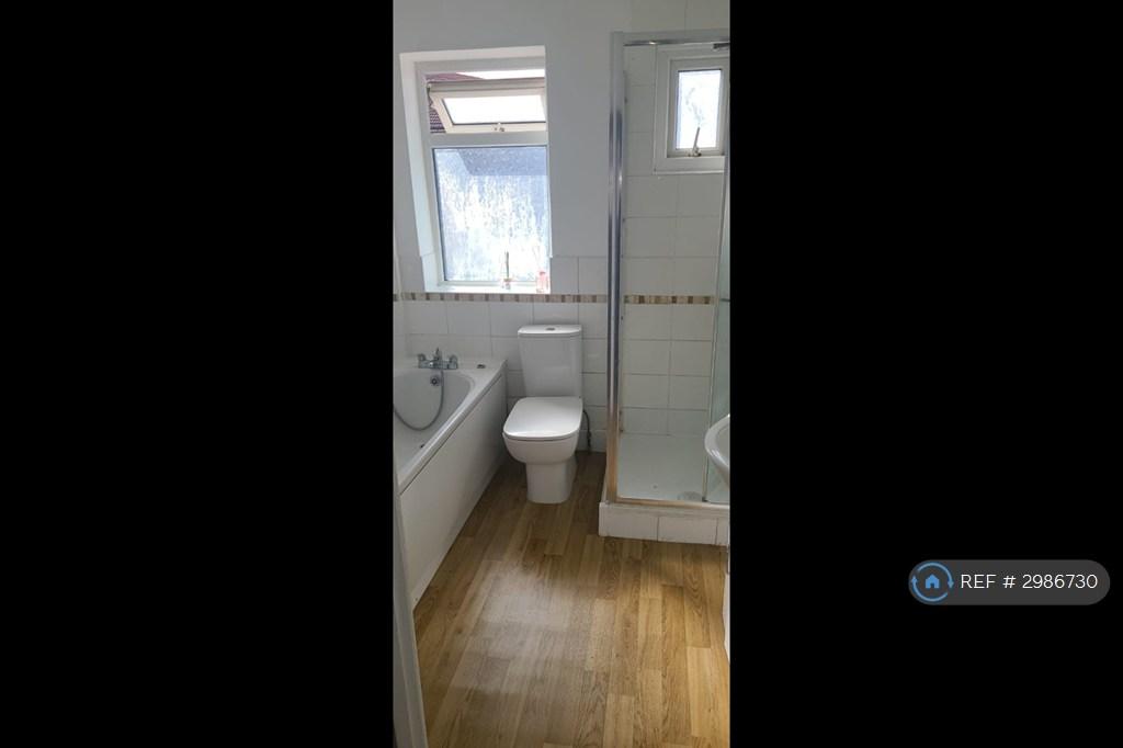 House in Sutton - More