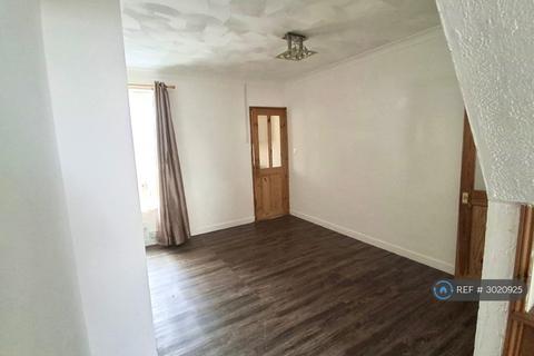 3 bedroom terraced house to rent, Avondale Road, Lowestoft, NR32