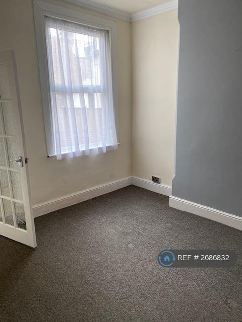 House in Nottingham, The Meadows - View 4