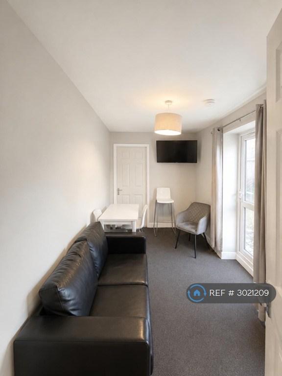House in York, The Groves, Layerthorpe - More