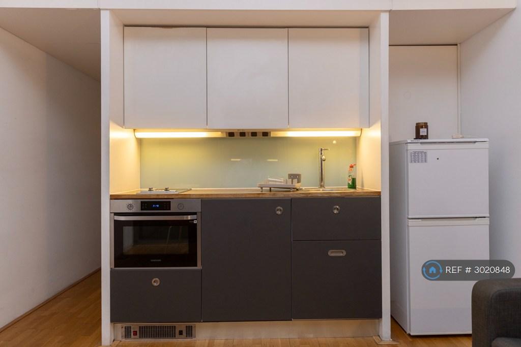 Apartment in Salford - View 3
