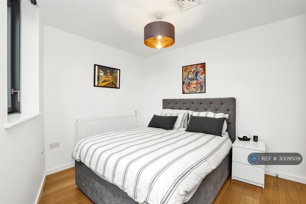 Apartment in London - More