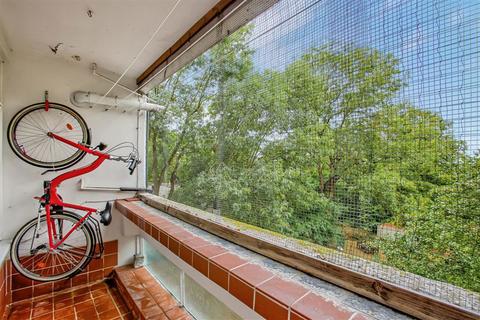 1 bedroom flat for sale, Tunworth Crescent, London SW15